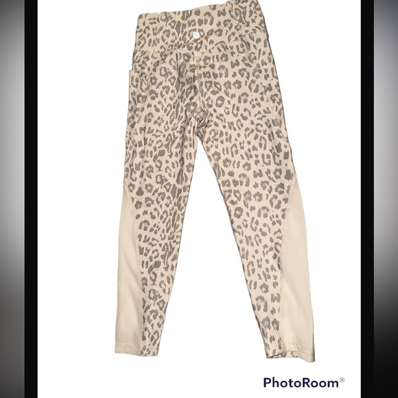 EUC X by Gottex Muted Leopard Print Leggings with Mesh Panel on Calf 2 pockets - Picture 4 of 7